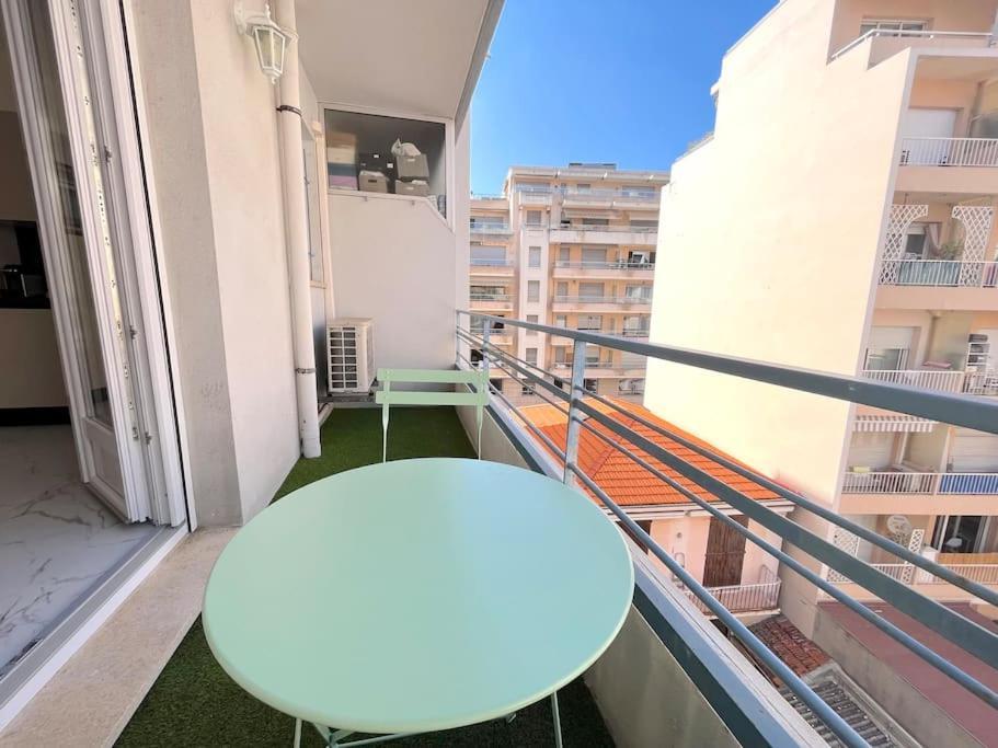 Joli Studio - Studio Neuf Terrasse Clim Wi-Fi 2 Min. Des Plages アンティーブ エクステリア 写真